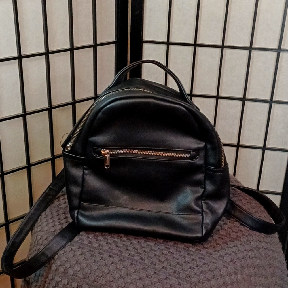Madden Girl Black Faux leather backpack mini💓